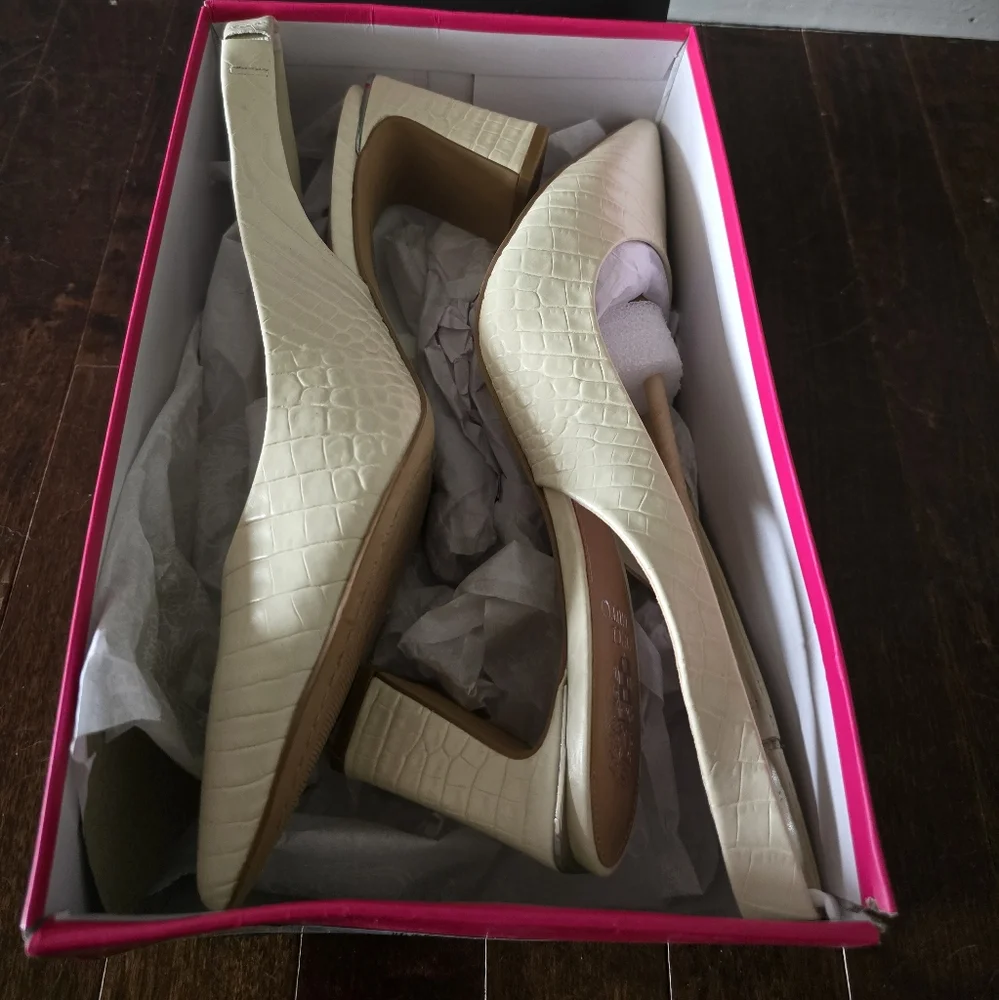 VINCE CAMUTO Cream Slingback Heels with Textured Design - Picture 3 of 6